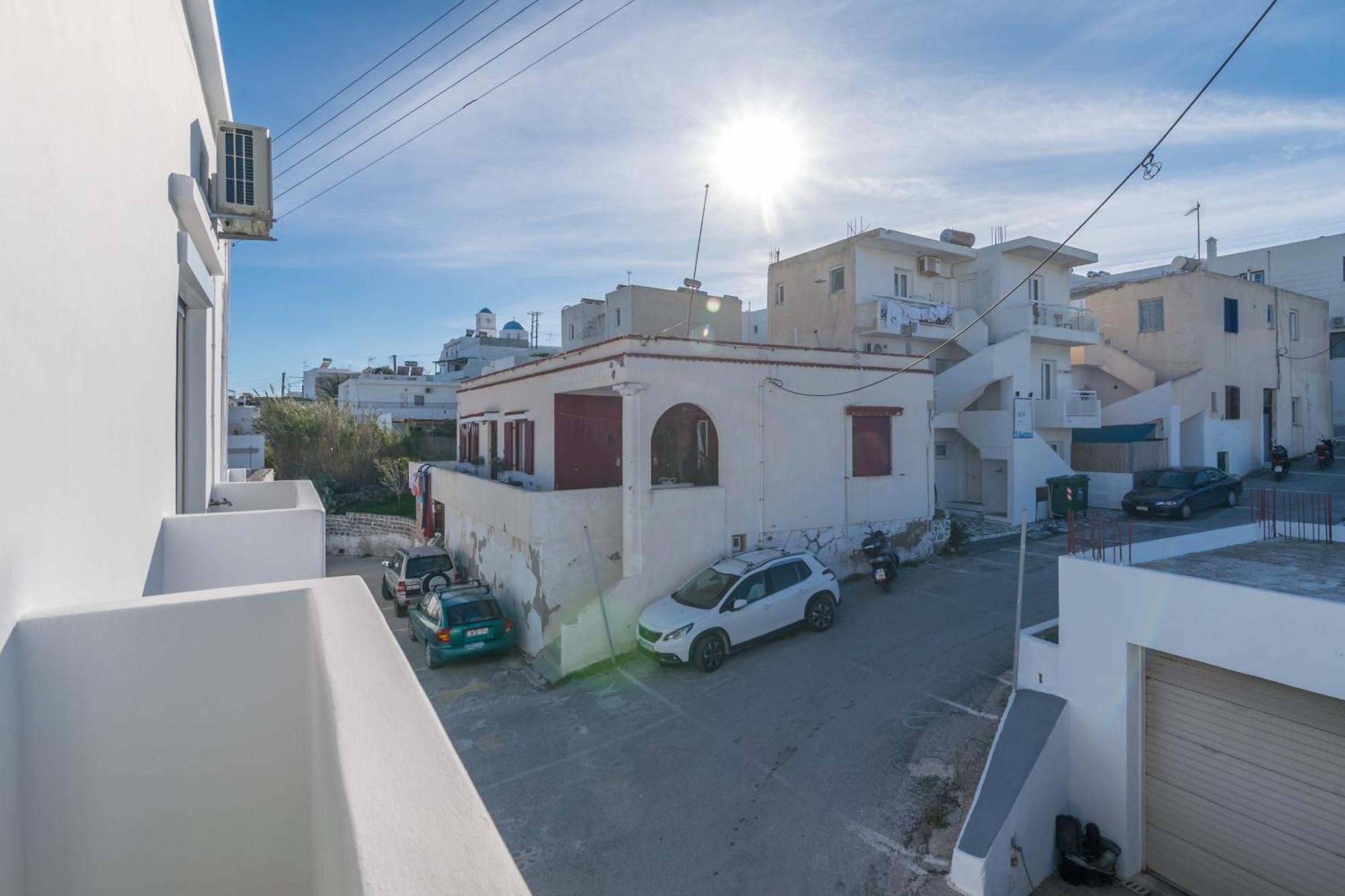 μπαλκόνι με θέα / Viewtiful Balcony * Adamantas (Milos)