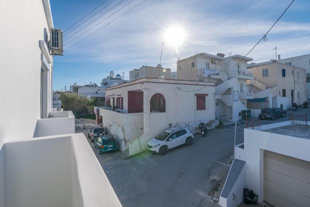 μπαλκόνι με θέα / Viewtiful Balcony * Adamantas (Milos)