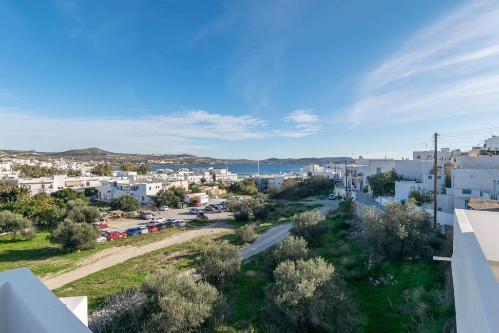 μπαλκόνι με θέα / Viewtiful Balcony Adamantas (Milos)